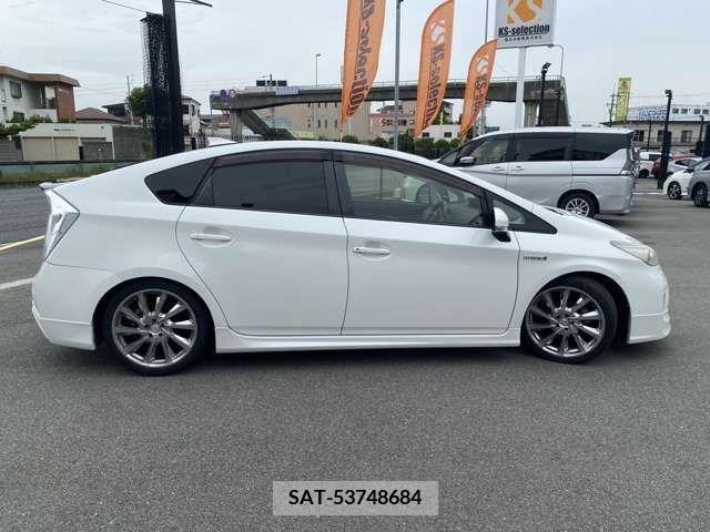 Toyota PRIUS 2012-01 335143-5