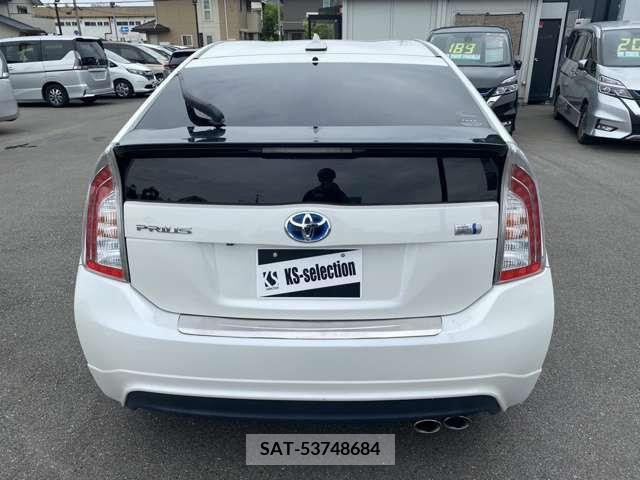 Toyota PRIUS 2012-01 335143-3