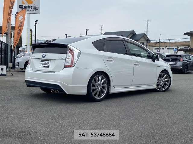 Toyota PRIUS 2012-01 335143-1