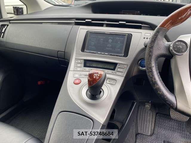 Toyota PRIUS 2012-01 335143-7