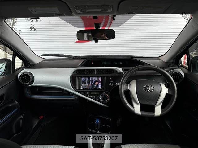 Toyota AQUA 2013-07 313967-1
