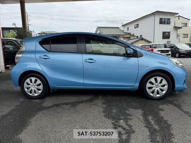 Toyota AQUA 2013-07 313967-9
