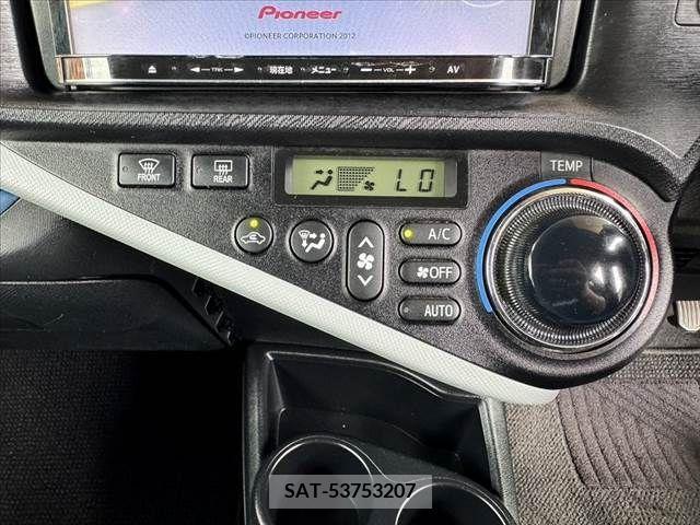 Toyota AQUA 2013-07 313967-5