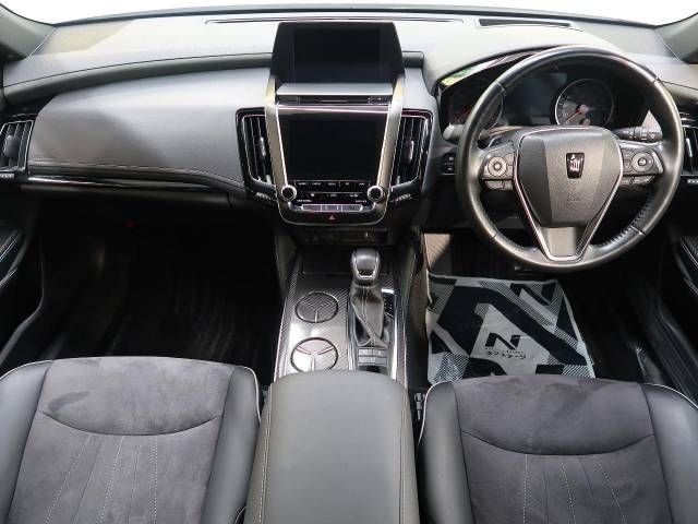 Toyota CROWN SEDAN 2019-11 185818-1