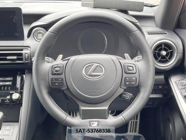 Lexus IS 2022-04 354093-11