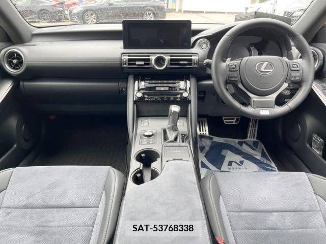 Lexus IS 2022-04 354093-1