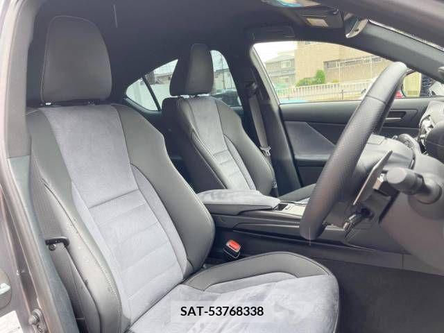 Lexus IS 2022-04 354093-8