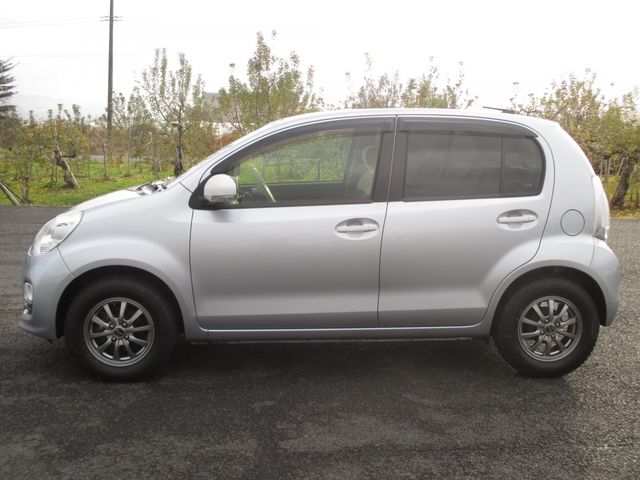 Toyota PASSO 2015-04 194285-4