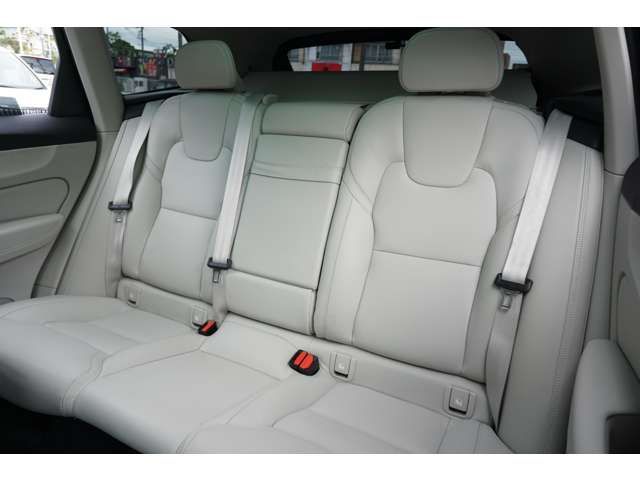 Volvo XC60 2022-09 5283-17