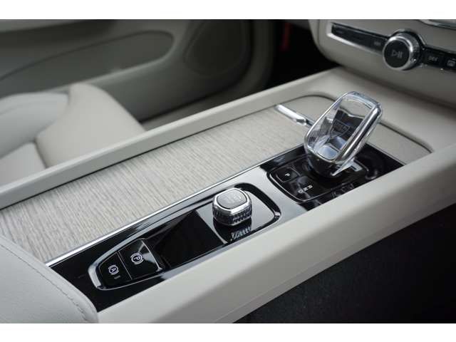 Volvo XC60 2022-09 5283-13