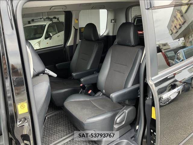 Toyota VOXY 2013-01 289852-11