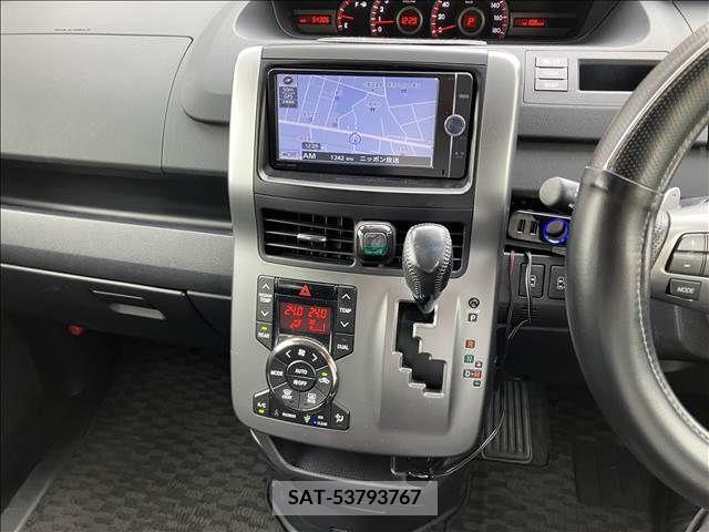 Toyota VOXY 2013-01 289852-14