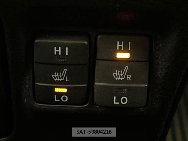 Toyota ESQUIRE 2017-06 321528-6