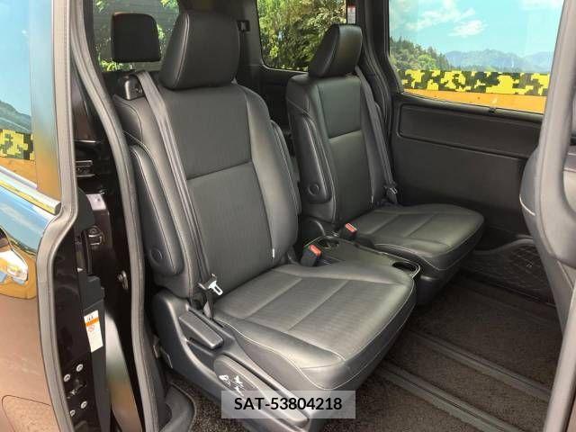 Toyota ESQUIRE 2017-06 321528-9