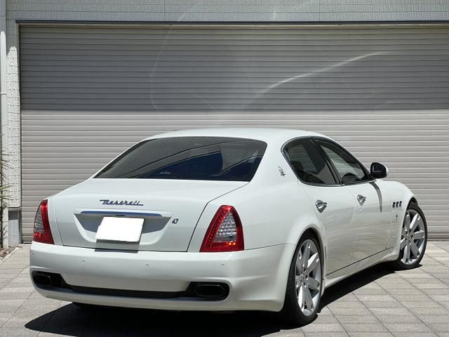 Maserati QUATTROPORTE 2011-04 1710-1