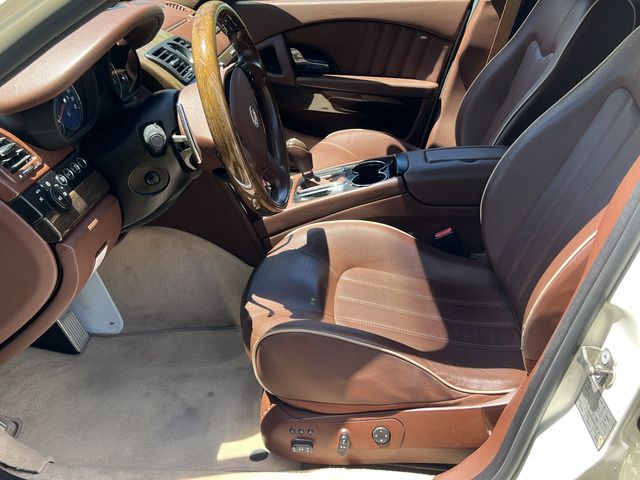 Maserati QUATTROPORTE 2011-04 1710-14