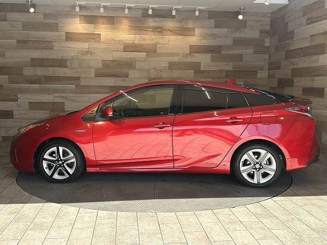 Toyota PRIUS 2016-05 188328-14