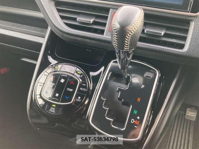 Toyota VOXY 2016-11 288924-17