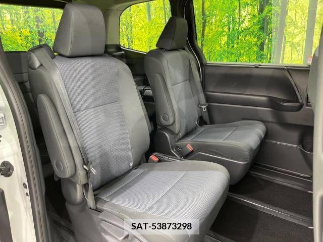 Toyota NOAH 2023-04 228416-9