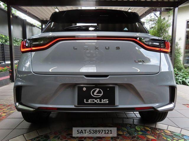 Lexus LBX 2024-06 354323-4