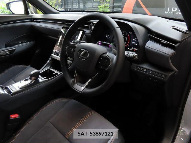 Lexus LBX 2024-06 354323-10