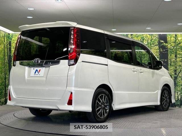 Toyota NOAH 2015-04 384356-18