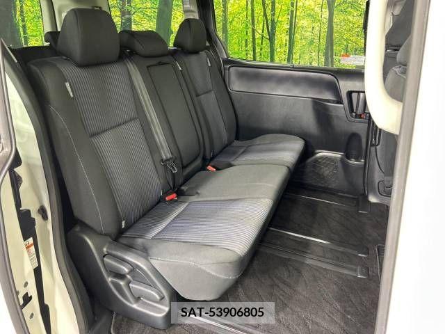 Toyota NOAH 2015-04 384356-9