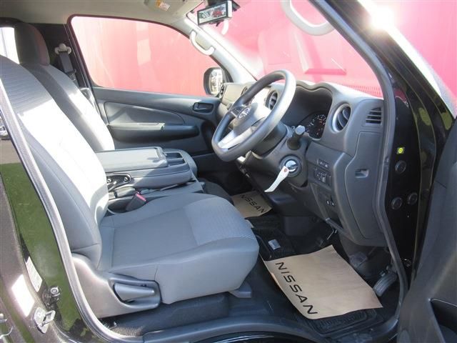 Nissan CARAVAN VAN 2022-11 183313-3