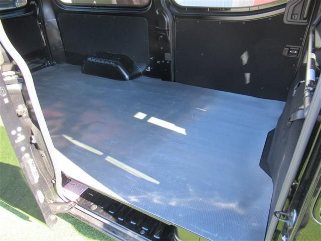Nissan CARAVAN VAN 2022-11 183313-6