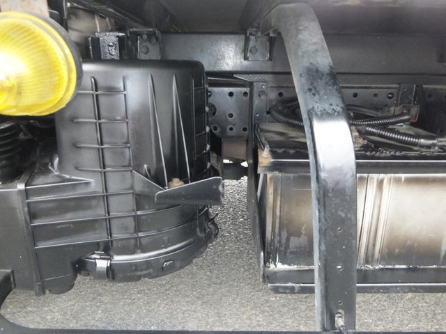 Nissan ATLAS 2015-12 5892-25