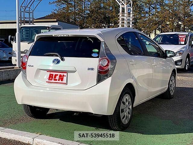 Toyota AQUA 2013-02 255176-2