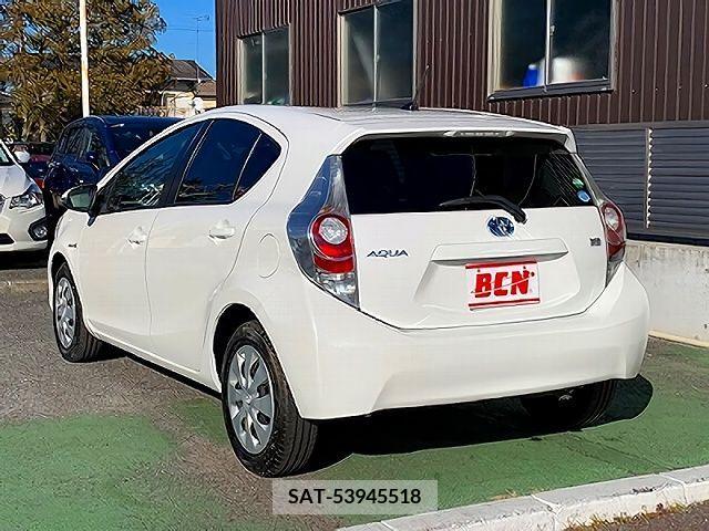 Toyota AQUA 2013-02 255176-8