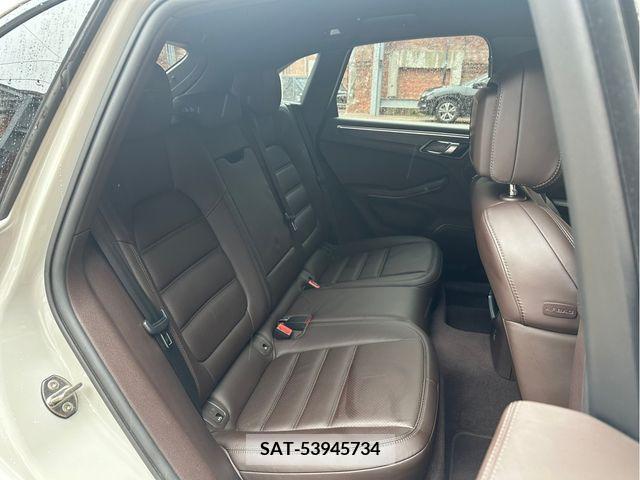 Porsche MACAN 2021-03 320092-6