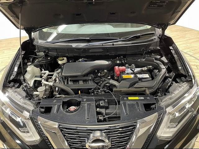 Nissan X-TRAIL 2018-05 192896-19