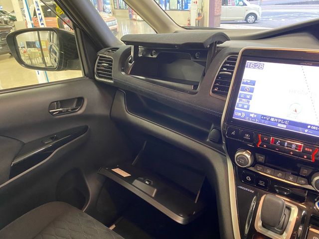 Nissan SERENA 2019-05 195207-9