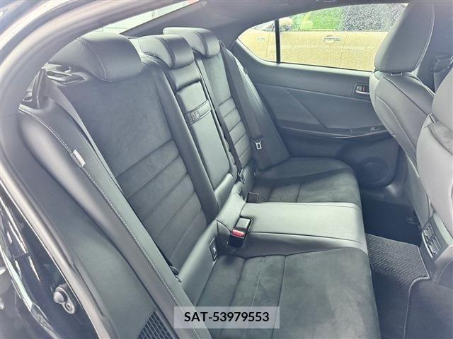 Lexus IS 2023-09 233805-14