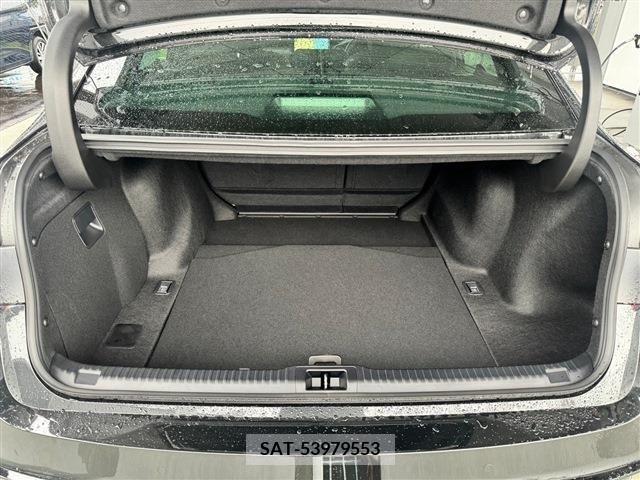 Lexus IS 2023-09 233805-15