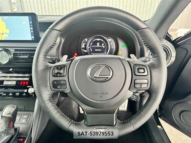 Lexus IS 2023-09 233805-19