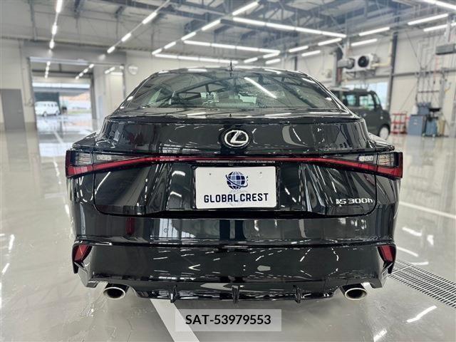 Lexus IS 2023-09 233805-10
