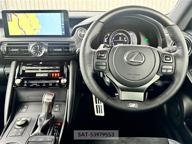 Lexus IS 2023-09 233805-18