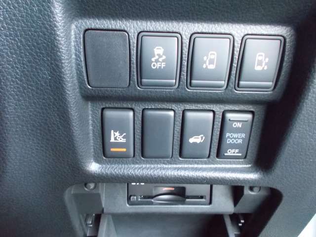 Nissan ELGRAND 2017-07 7838-12