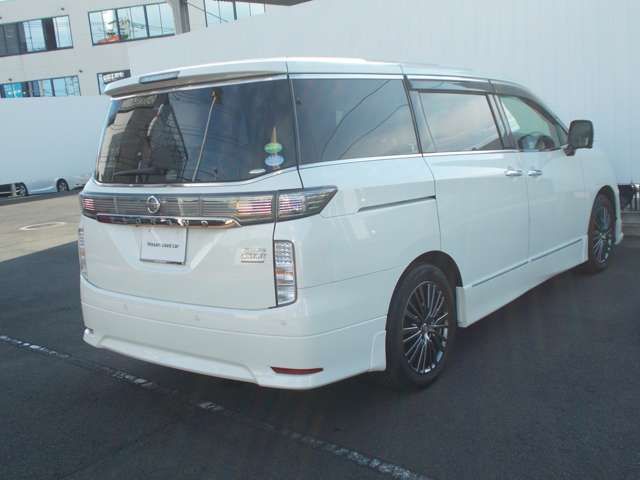 Nissan ELGRAND 2017-07 7838-2