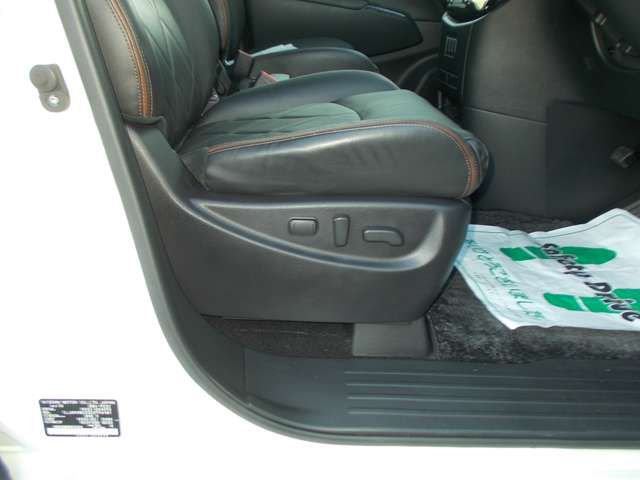 Nissan ELGRAND 2017-07 7838-14