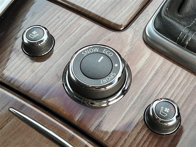 Nissan CIMA HYBRID 2012-07 15614-17