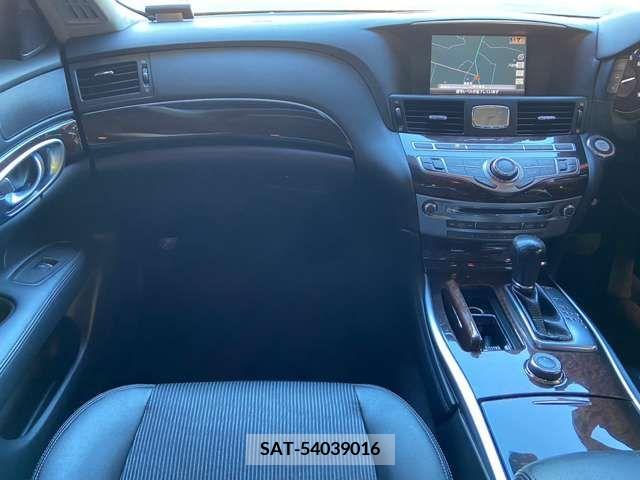 Nissan FUGA 2011-06 224324-16