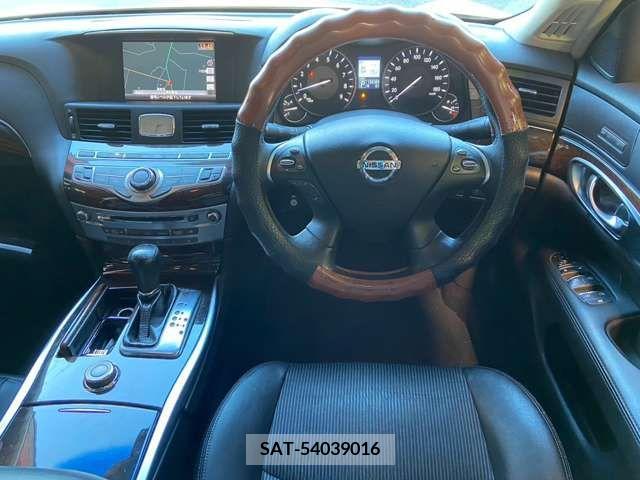Nissan FUGA 2011-06 224324-17