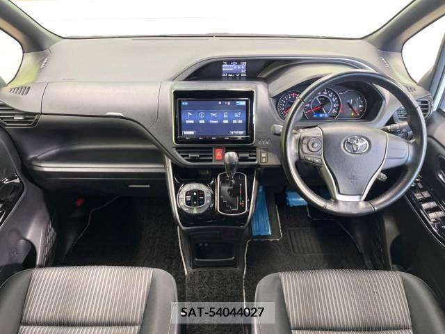 Toyota VOXY 2018-06 236374-1