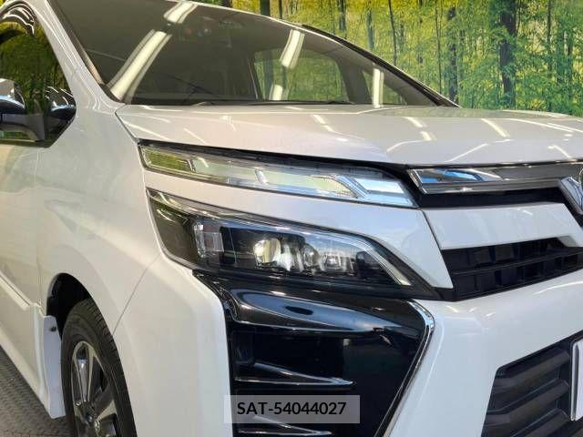 Toyota VOXY 2018-06 236374-12