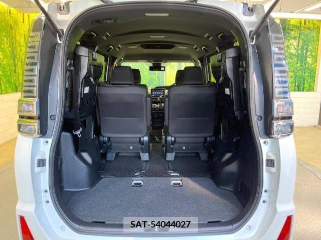 Toyota VOXY 2018-06 236374-11