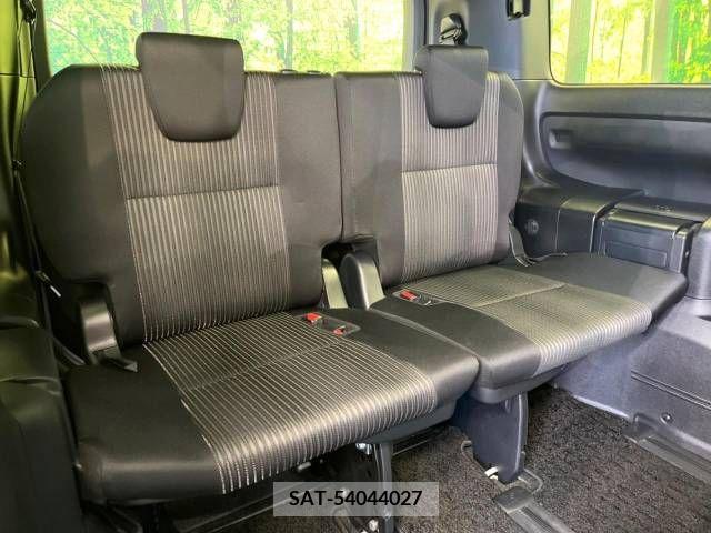 Toyota VOXY 2018-06 236374-10